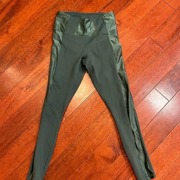FABLETICS Define PowerHold® High-Waisted 7/8 Legging - Picture 7 of 9